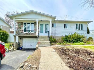 5155  Av. Desjardins, Longueuil (Saint-Hubert), Quebec J3Y 3L7, Kanada