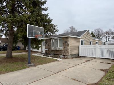 8320 Robindale Avenue, Dearborn Heights, Michigan 48127, USA