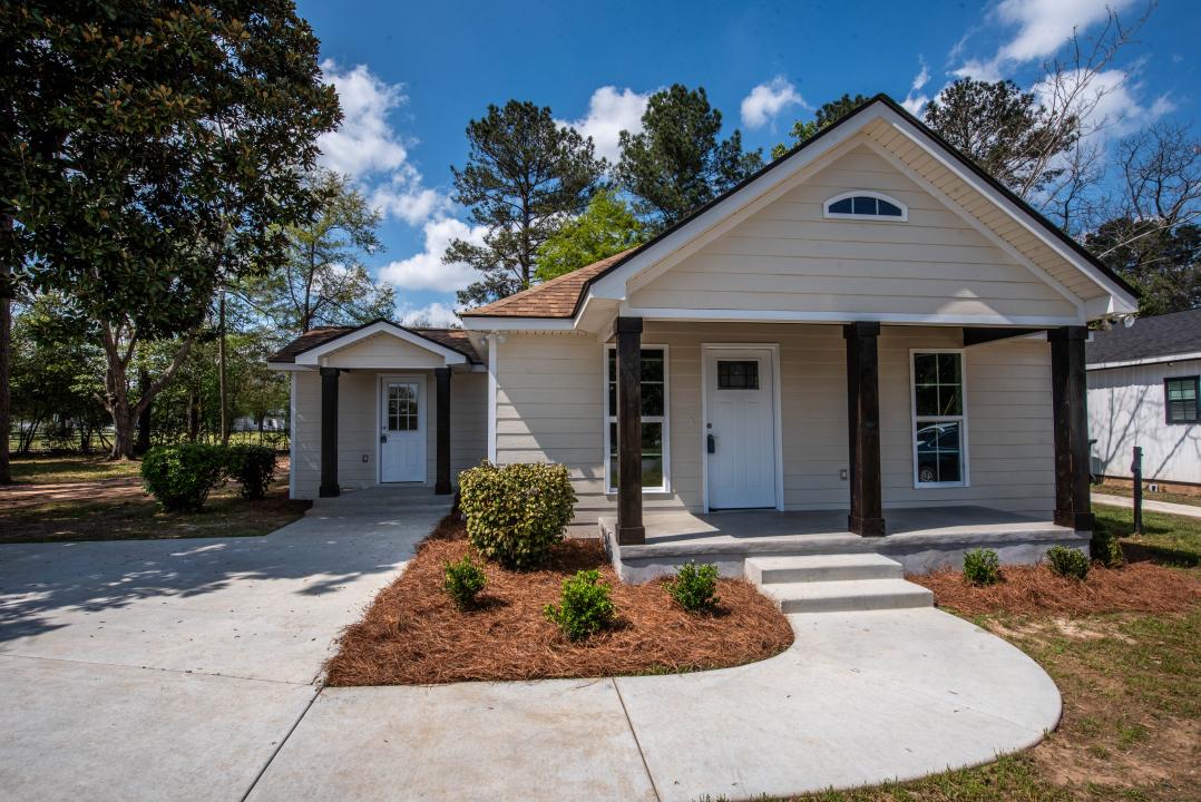 403 Spruce Street, Fort Valley, Georgia 31030, USA