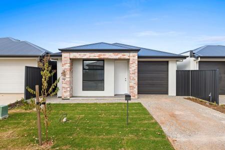 9 Camellia Street, Para Hills West, SA 5096, Australia