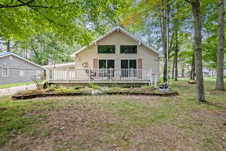 10905 1st Street, Canadian Lakes, Michigan 49346, USA