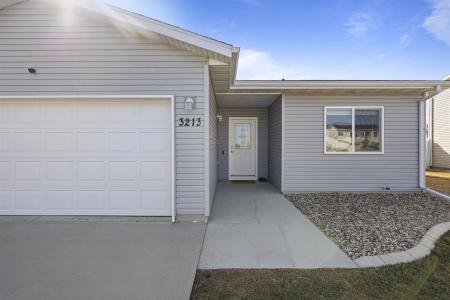 3213 14th St Nw NW, Minot, North Dakota 58703, HOA KỲ