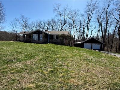 112 Matthew Lane, Carmichaels, Pennsylvania 15320, USA