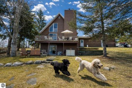 1035 Cantabrian Drive, Lake Isabella, Michigan 48893, USA