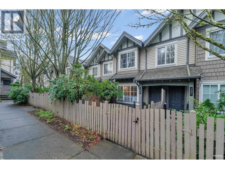 3288 NOEL DRIVE, Burnaby, Britanya Kolombiyası V3J 1J8, Kanada