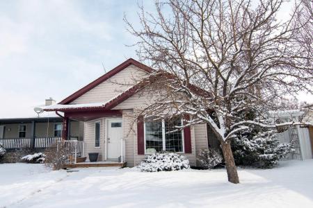 404 18 STREET SE, High River, Alberta T1V 1W3, Canada