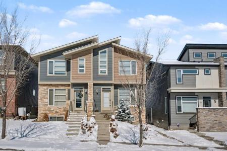 38 SAGE BLUFF GATE NW, Calgary, Alberta T3R 0Y9, Canada