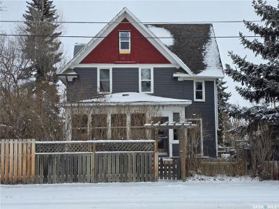 717 COTEAU AVENUE, Weyburn, Saskatchewan S4H 0G9, Canadá