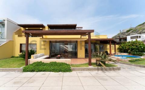 PLAYA LAS TOTORITAS , Cañete, Lima 00001, Peru