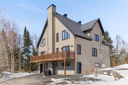 153 Rue du Harfang-des-Neiges, Saint-Faustin/Lac-Carré, Quebec J0T 1J2, Canadá