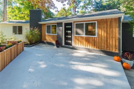 11 Tree Top Lane, Poughkeepsie, New York 12603, Amerika Birleşik Devletleri