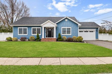 66 Arch Drive, Holbrook, NY 11741, USA