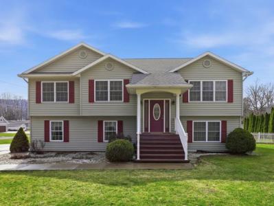 330 Hillcrest Dr, Sayre, Pennsylvania 18840, USA