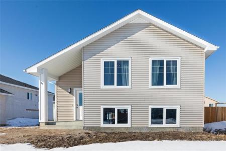 96 YORK CRESCENT, Steinbach, Manitoba R5G 2V4, Canada