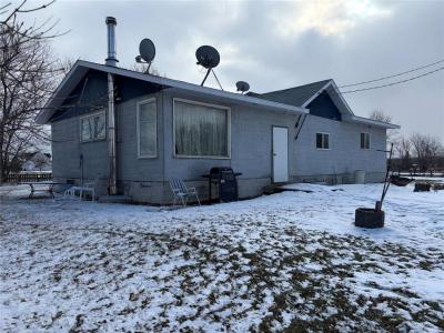 34122 37E ROAD, Steinbach, Manitoba R5G 1L4, Canada