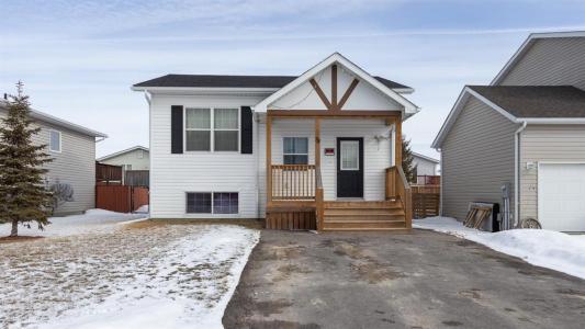 78 WHITBY CRESCENT, Steinbach, Manitoba R5G 0A2, Canada