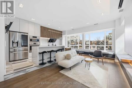 102 BLOOR STREET WEST, Toronto (annex), Ontario M5S 1M8, Canada