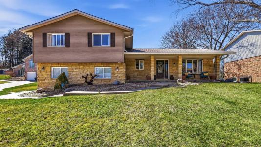 3035 Olde Country Lane, Dubuque, Iowa 52001, USA