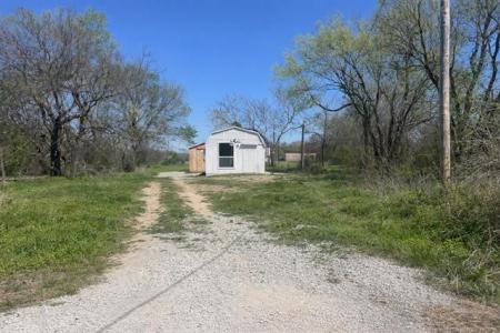 104 SE Freeman Street, Canadian, Oklahoma 74425, USA