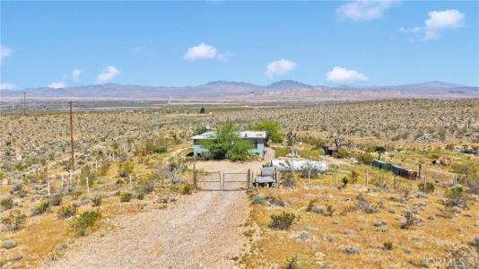 6909 Camp Rock, Lucerne Valley, California 92356, USA