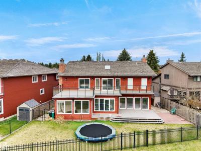 10815 BEARSPAW DR E NW, Edmonton, Alberta T6J 5E1, Canada