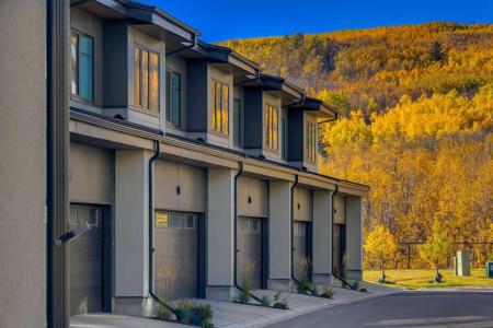 1453 NAA DRIVE SW, Calgary, Alberta T3H 6H7, Canada