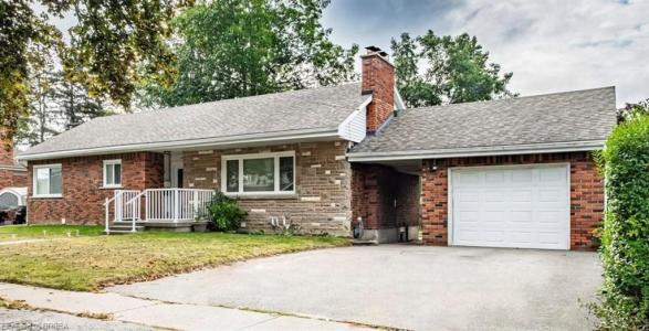 75 HENDERSON AVENUE, Brantford, Ontario N3R 4W1, Kanada