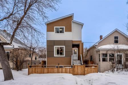 1498 MAGNUS AVENUE, Winnipeg, Manitoba R2X 0P5, Canada