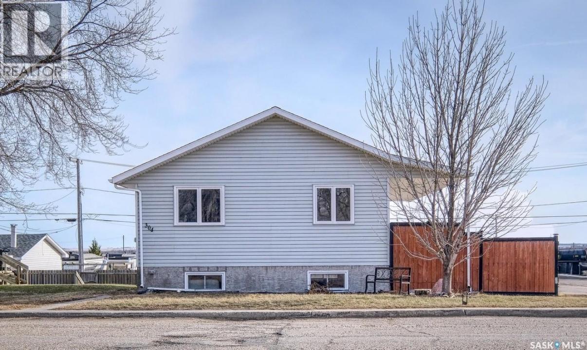 304 2ND AVENUE E, Biggar, Saskatchewan S0K 0M0, Canada
