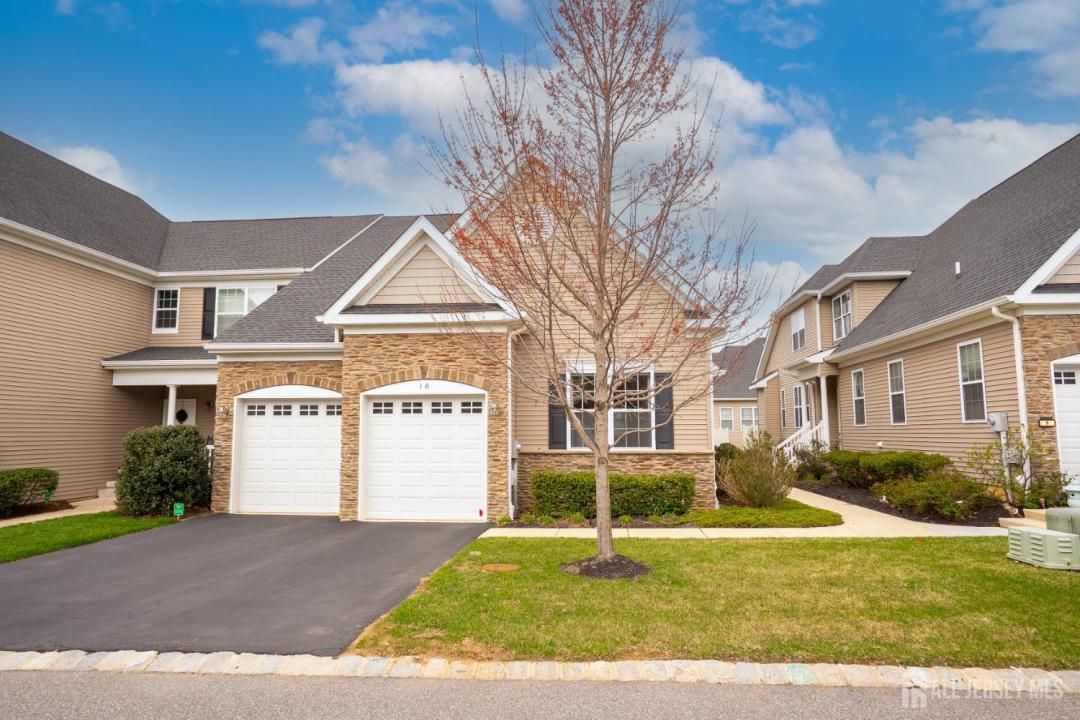 -10 Traditions Place, Monroe, New Jersey 08331