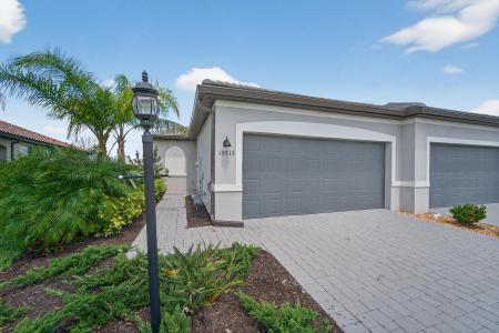 15713 Sunny Day Drive, Bradenton, Florida 34211, USA