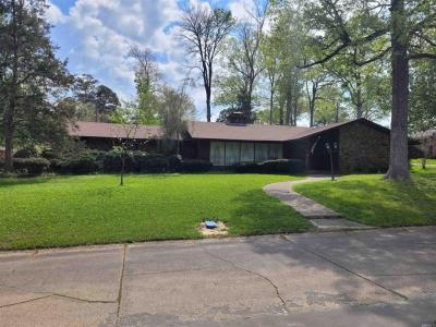 1901 W. Oak, El Dorado, Arkansas 71730, USA