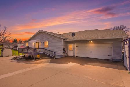 220 H Ave. Unit A, Washington, Iowa 52353, USA