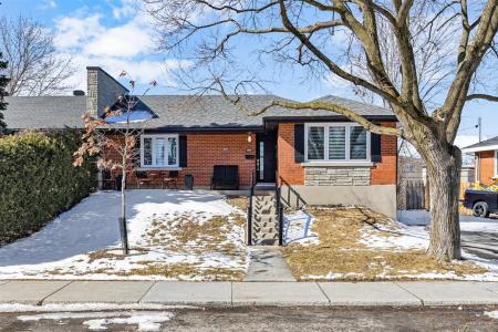 550  Rue Brunet, Montréal (Saint-Laurent), 魁北克省 H4M 1X8, 加拿大