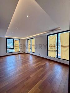 Av. Ovando Candia esquina calle 8 , Irpavi, La Paz 00001, Bolivien