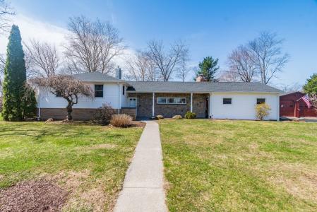 12 Crest Road, Danbury, Connecticut 06811, USA