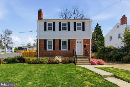 941 Patrick Henry Drive, Arlington, Virginia 22205, USA