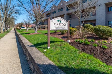 640 5th St , 103, Oakmont, Pennsylvania 15139, USA