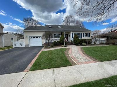 16 W Oak Street, Farmingdale, NY 11735, USA