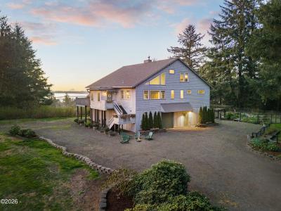 40195 Little Nestucca River, Cloverdale, Oregon 97112, USA