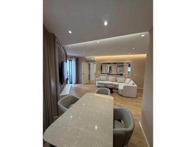 Rruga e Durrësit, Tirana, Albania