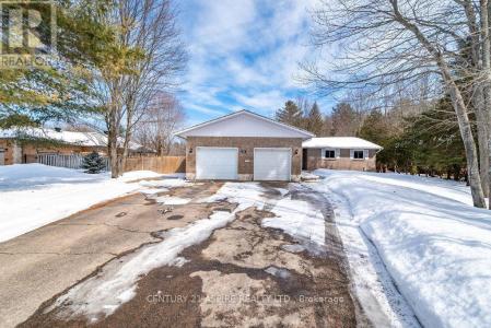 21 HERITAGE DRIVE, Petawawa, Ontario K8H 3K9, Canada