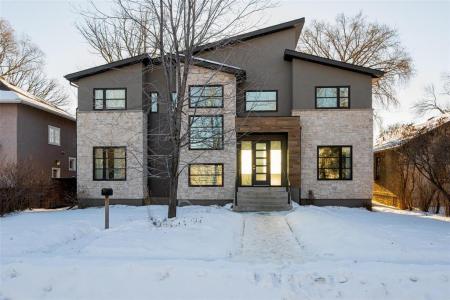 916 SOMERSET AVENUE, Winnipeg, Manitoba R3T 1E7, Canada