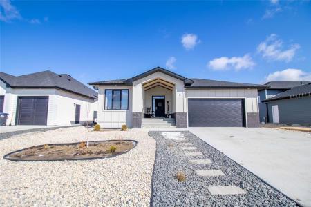5 BENTLEY BAY, Steinbach, Manitoba R5G 2Y5, Canada