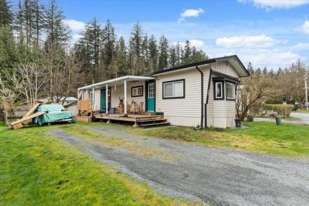 3942 COLUMBIA VALLEY ROAD, Cultus Lake, British Columbia V2R 5B1, Canada