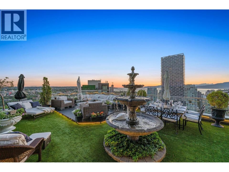 1495 RICHARDS STREET, Vancouver, Colombia Británica V6Z 3E3, Canadá