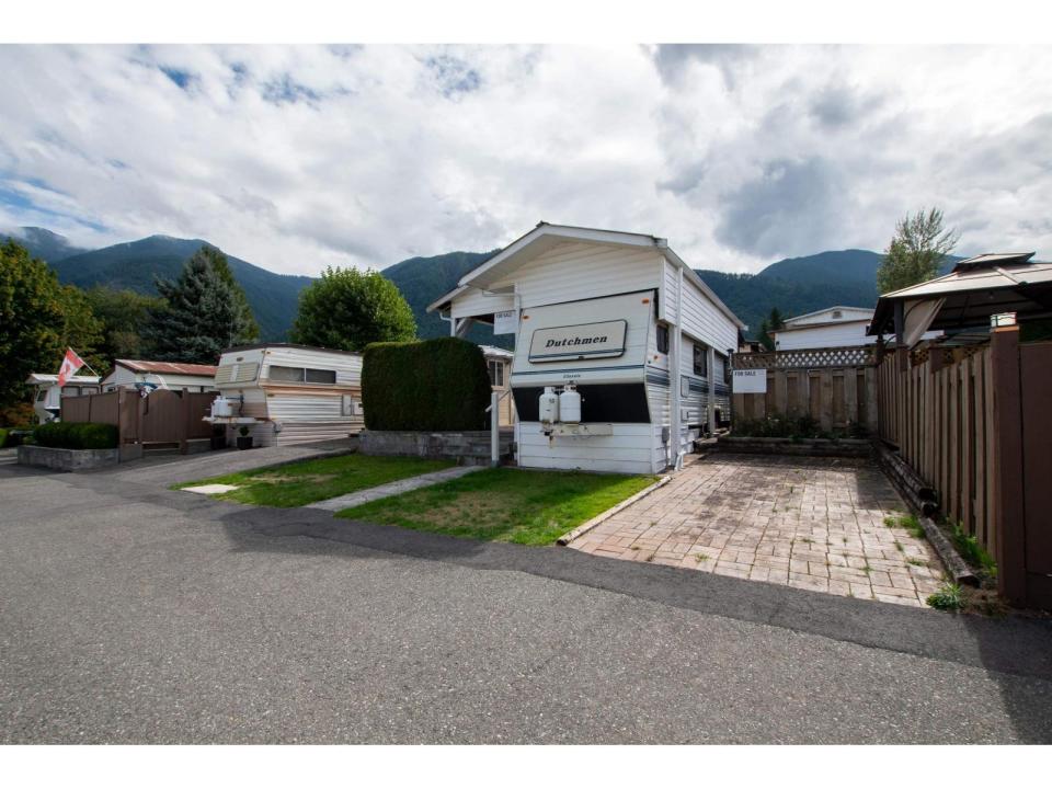 1436 FROST ROAD, Chilliwack, British Columbia V2R 4X8, Canada
