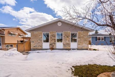 24 NICHOLSON CRESCENT, Winnipeg, Manitoba R2P 0P9, Canada