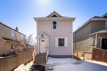 784 STELLA AVENUE, Winnipeg, Manitoba R2W 2W2, Canada