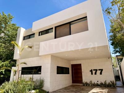 Valenia 177,, Solidaridad / Riviera Maya, Quintana Roo 77710, Mexico